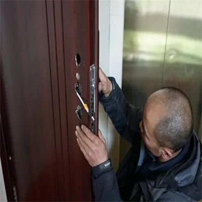 温泉开锁公司：防盗门有钥匙打不开怎么办？